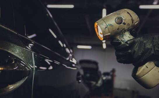 Zabezpieczenie auta przed zimą: Jak detailing auta chroni pojazd przed szkodliwymi warunkami?