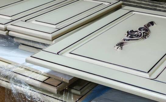 Jak szczotkowane struktury wpływają na estetyczny odbiór wnętrza?