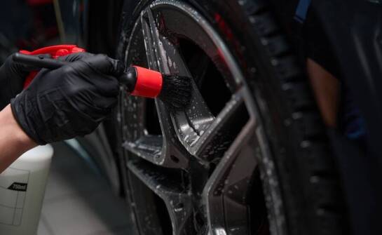 Wybór odpowiednich środków chemicznych do obsługi ogumienia i kół