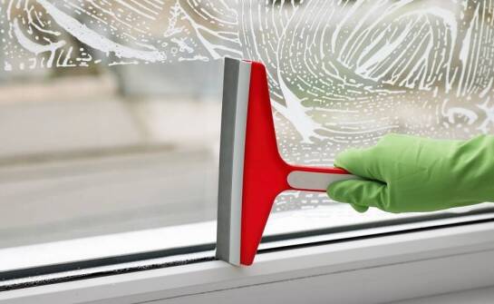 Zalety stosowania Vikan ściągaczki do wody w domowych porządkach