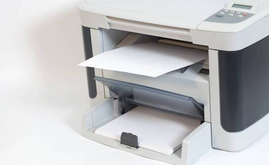 Jakie są różnice między laserowymi drukarkami a atramentowymi?