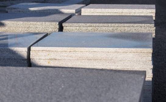 Jak granitowe płyty chodnikowe mogą wpływać na estetykę twojego ogrodu?