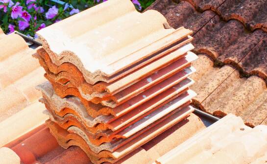 Zalety solidnej dachówki w budownictwie jednorodzinnym