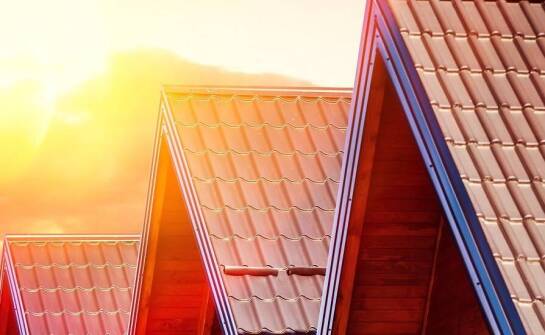 Wpływ klimatu na wybór dachowych materiałów