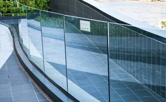 Jak wybrać estetyczne i trwałe okucie do balkonu?