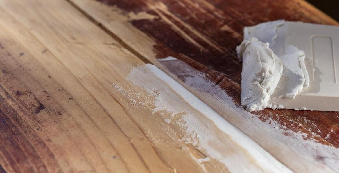 Jak wybrać odpowiedni epoksydowy klej do specjalnych zadań?