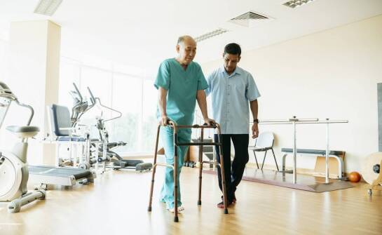 Rehabilitacja ortopedyczna w domu spokojnej starości – na czym polega?