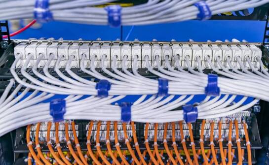 Nowoczesne technologie w montażu komputerowych sieci – przegląd innowacji