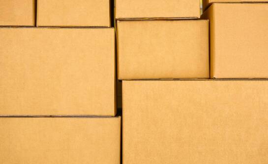 Różnorodność rozmiarów i kształtów klapowych kartonów – co oferuje rynek?