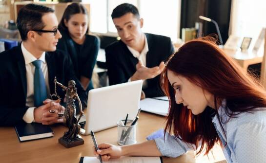 Jak prawny radca wspiera klientów w sprawach dotyczących prawa budowlanego?