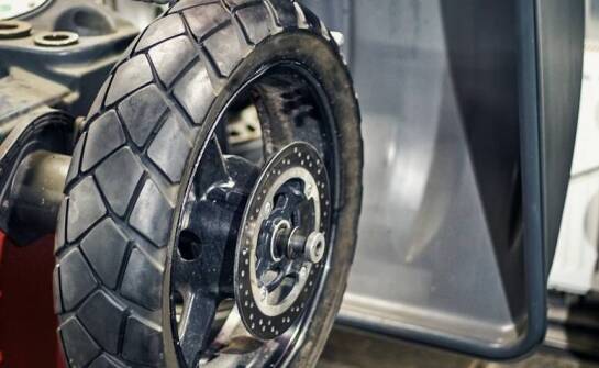 Jakie innowacyjne rozwiązania oferują sklepy z częściami do Jawy?