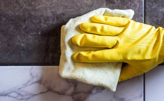 Jakie korzyści płyną z używania pasty do czyszczenia wysokiej jakości marmuru?
