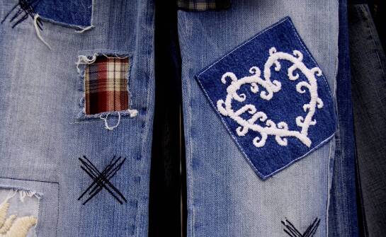 Personalizacja odzieży za pomocą naszywek na kurtkach – praktyczne porady