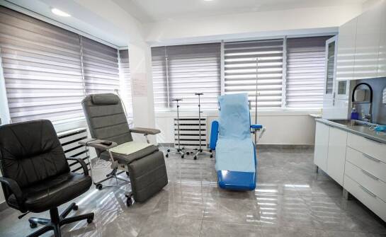 Zabiegowy fotel do pobierania krwi a zgodność z medycznymi normami