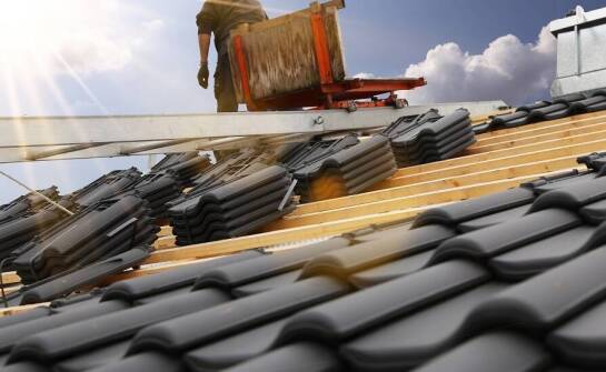 Wykwalifikowane ekipy montażowe i dekarskie – atut firmy budowlanej w Radomiu