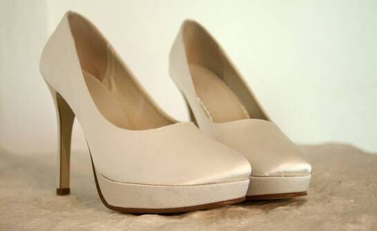 Klipsy do butów jako wyjątkowe akcesorium na wesele – pomysły i inspiracje
