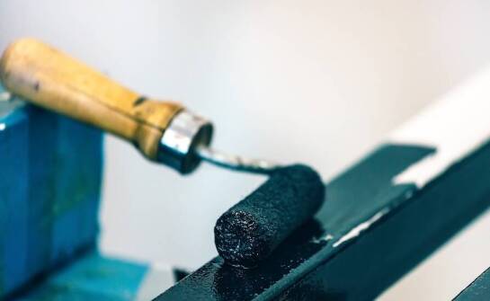 Wpływ chemicznych podkładów na trwałość metalowych powierzchni