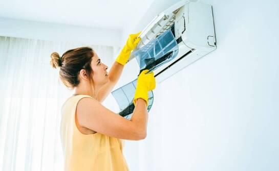 Jak dbać o klimatyzację między wizytami serwisowymi?