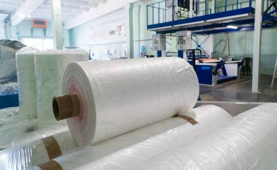 Innowacyjne rozwiązania w produkcji opakowań foliowych dla budownictwa