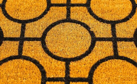 Jakie znaczenie ma rozmiar zewnętrznych wycieraczek dla funkcjonalności wejścia do domu?