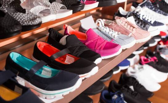 Znaczenie zdrowego obuwia w codziennej pielęgnacji stóp dla seniorów