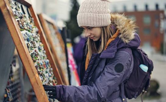 Reklamowe tablice a ich wpływ na decyzje zakupowe klientów