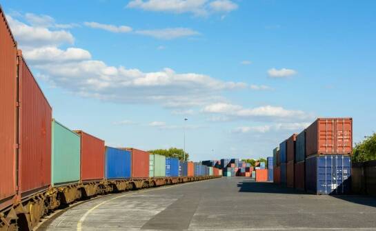 Otwarty kontener jako niezbędny element logistyki w branży budowlanej