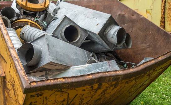 Różne pojemności hakowych kontenerów na śmieci i ich zastosowanie w przemyśle