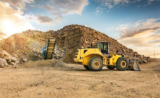 Asymetryczna mulda z klapą jako rozwiązanie do transportu wymagających surowców