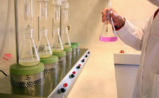 Wpływ laboratoryjnych badań na rozwój mas uszczelniających