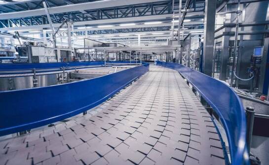 Nowoczesne rozwiązania do przenoszenia materiałów sypkich przy użyciu taśmowych przenośników