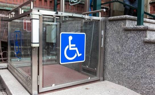 Kluczowe aspekty wyboru odpowiedniego transportowego podnośnika