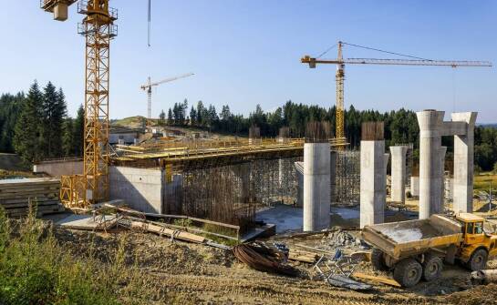 Rola tymczasowych konstrukcji do rozparcia w zabezpieczaniu głębokich wykopów