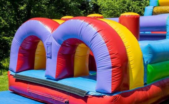 Dmuchańce i inne atrakcje na niezapomnianą imprezę dla dzieci