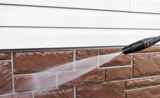 Mycie elewacji w Warszawie – najczęstsze pytania i odpowiedzi