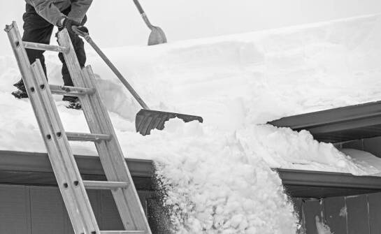 Odśnieżanie dachów – jakie usługi są dostępne w Warszawie?