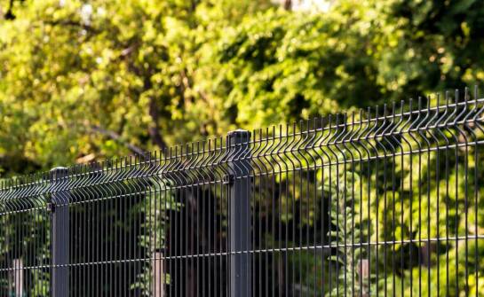 Stahlgitterzäune – praktische Anwendungen in unterschiedlichen Gebieten