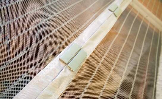 Czy plisowana moskitiera na drzwi balkonowe to odpowiednie rozwiązanie dla każdego domu?