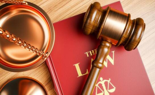 Jak zmieniające się przepisy prawa wpływają na proces ubiegania się o odszkodowanie?