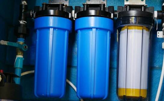 Systemy do zmiękczania wody a oszczędność energii w zakładach produkcyjnych