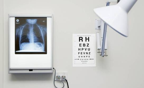 Jakie są różnice między RTG płuc a komputerową tomografią w diagnostyce?
