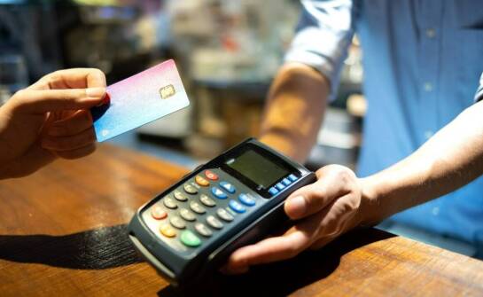 Jakie są różnice między fiskalnymi kasami a kasoterminalami?