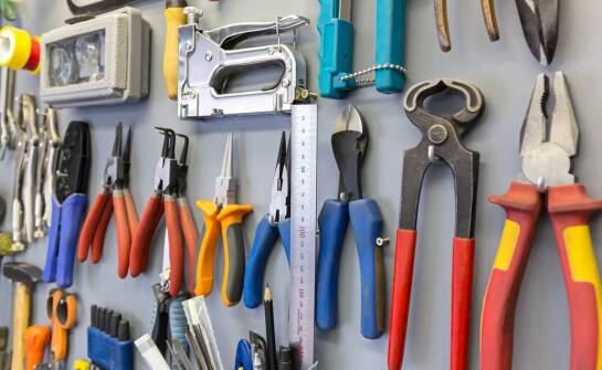 Jakie są kluczowe zalety automatów do wydawania narzędzi dla małych przedsiębiorstw?