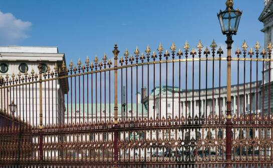Jak zapewnić bezpieczeństwo posesji dzięki odpowiedniemu ogrodzeniu?