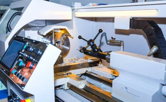 Jak branża budowlana korzysta z usług CNC toczenia?