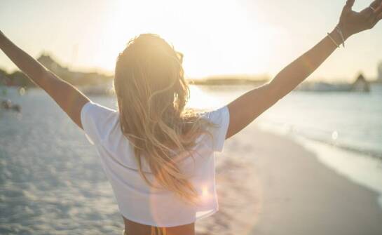 Mom fit szorty na wakacyjne wyjazdy – jak je stylizować?