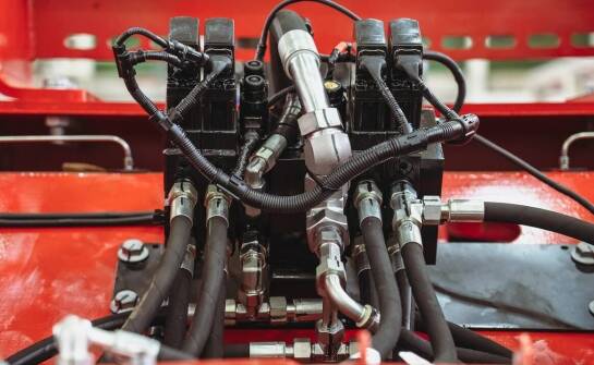 Jakie zastosowanie mają regenerowane hydrauliczne siłowniki w budownictwie?