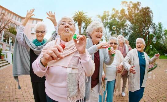 Znaczenie terapeutycznych programów w codziennym życiu seniorów