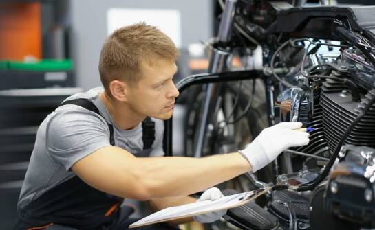 Jakie technologiczne innowacje oferują współczesne podnośniki do motocykli?