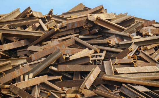 Rola kontenerów do złomu w przemyśle recyklingowym